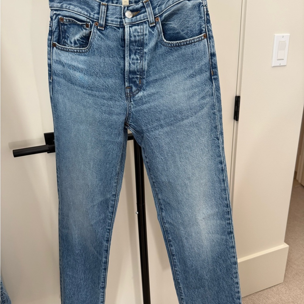 Madewell Women’s Straight Jeans in Light Blue Wash